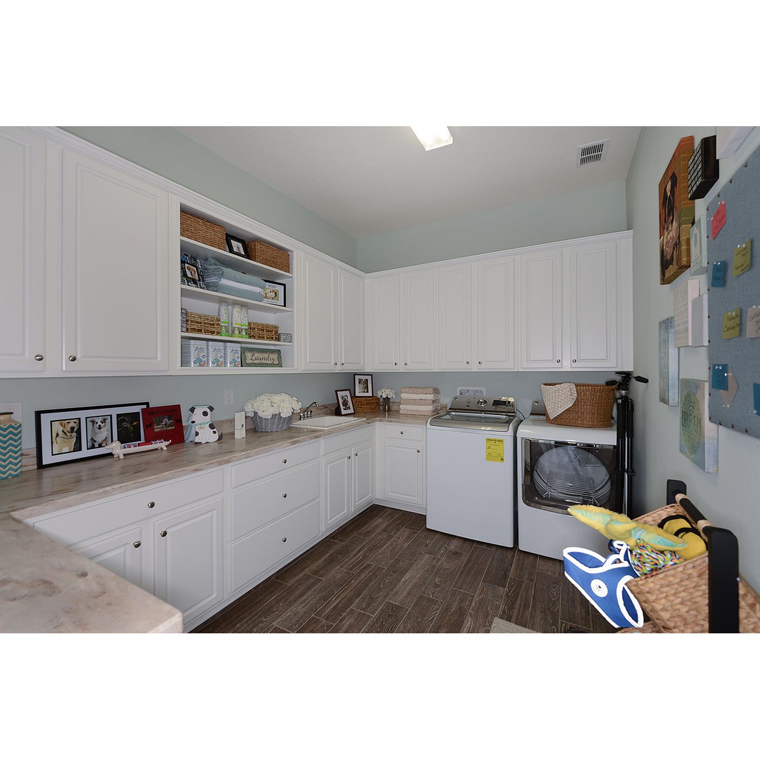 Photo of La Collina 70'S in Brandon, FL 33511