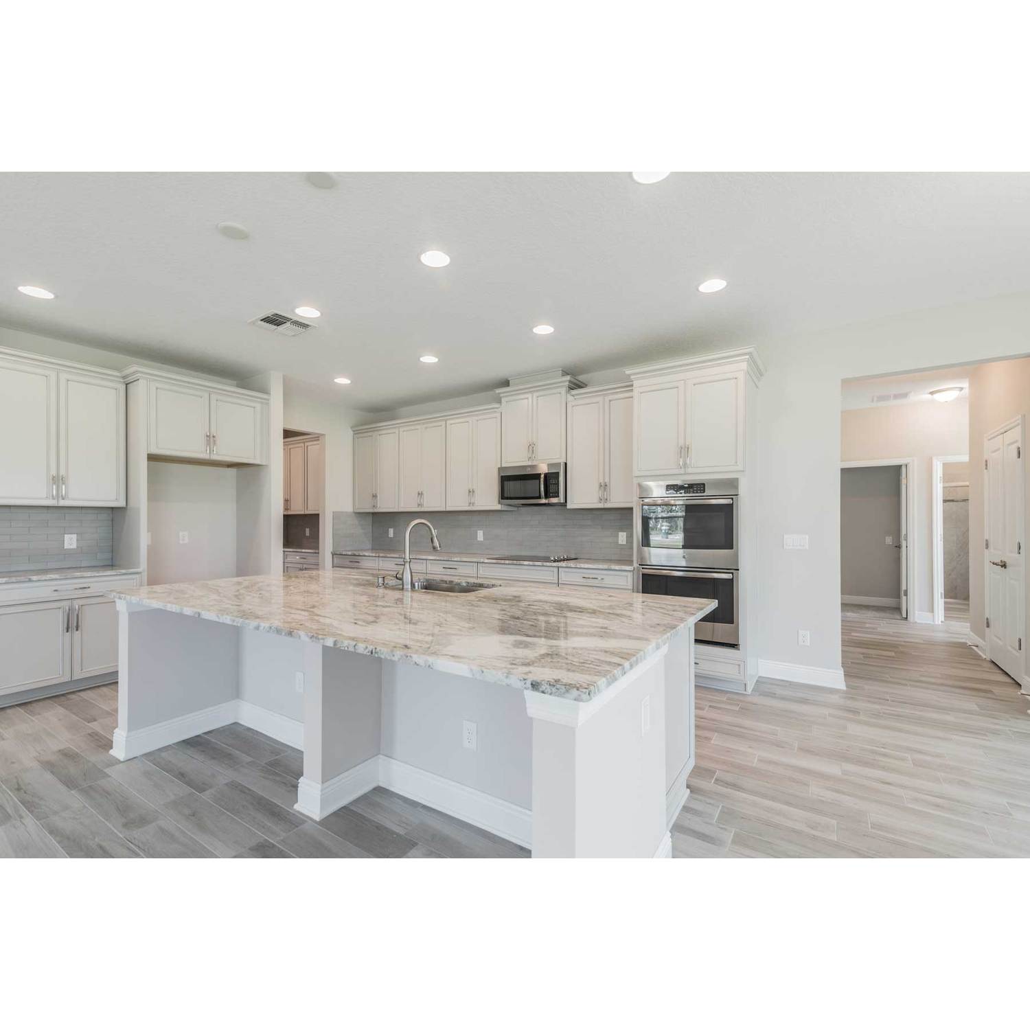 Photo of Grandshore II in Tampa, FL 33647