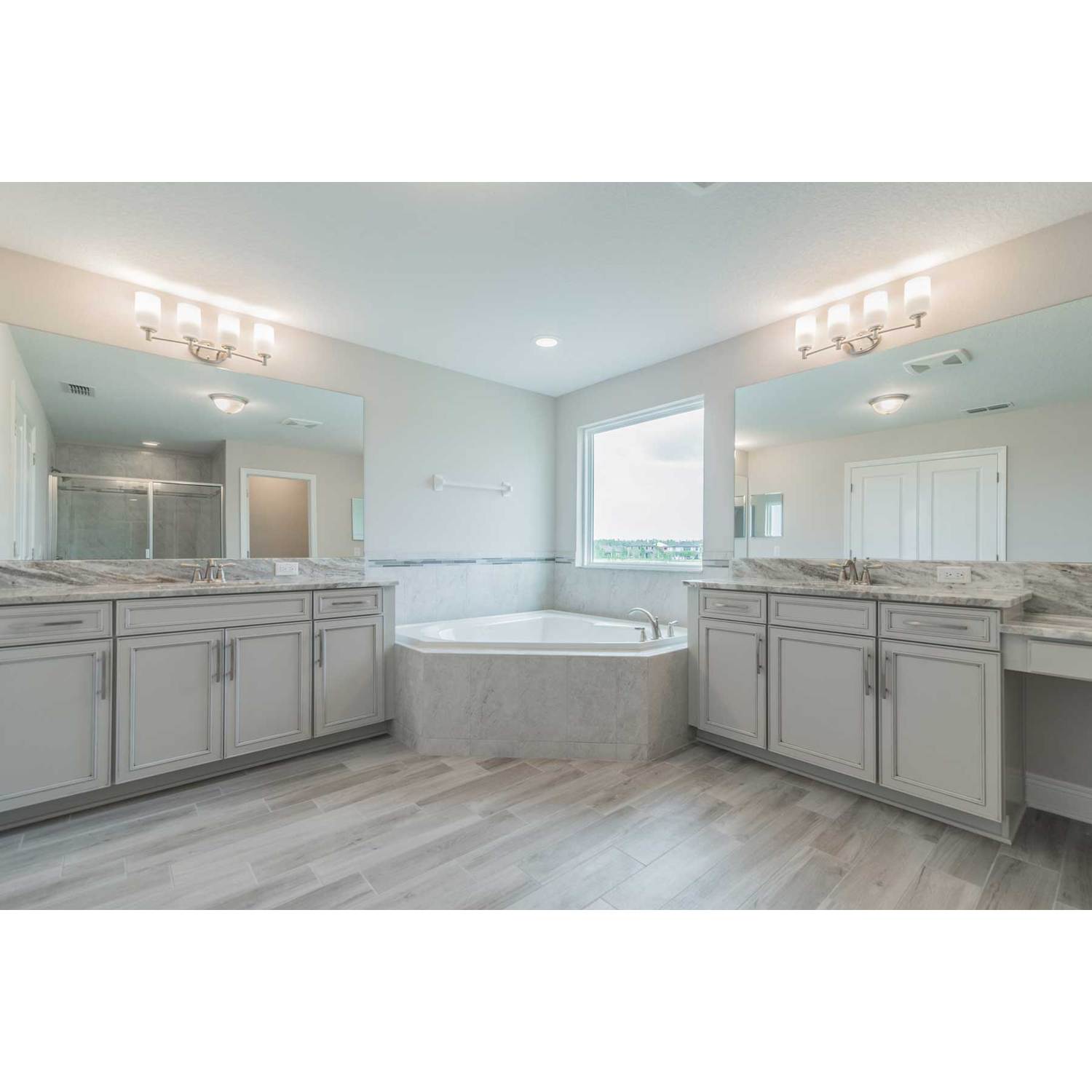 Photo of Grandshore II in Tampa, FL 33647