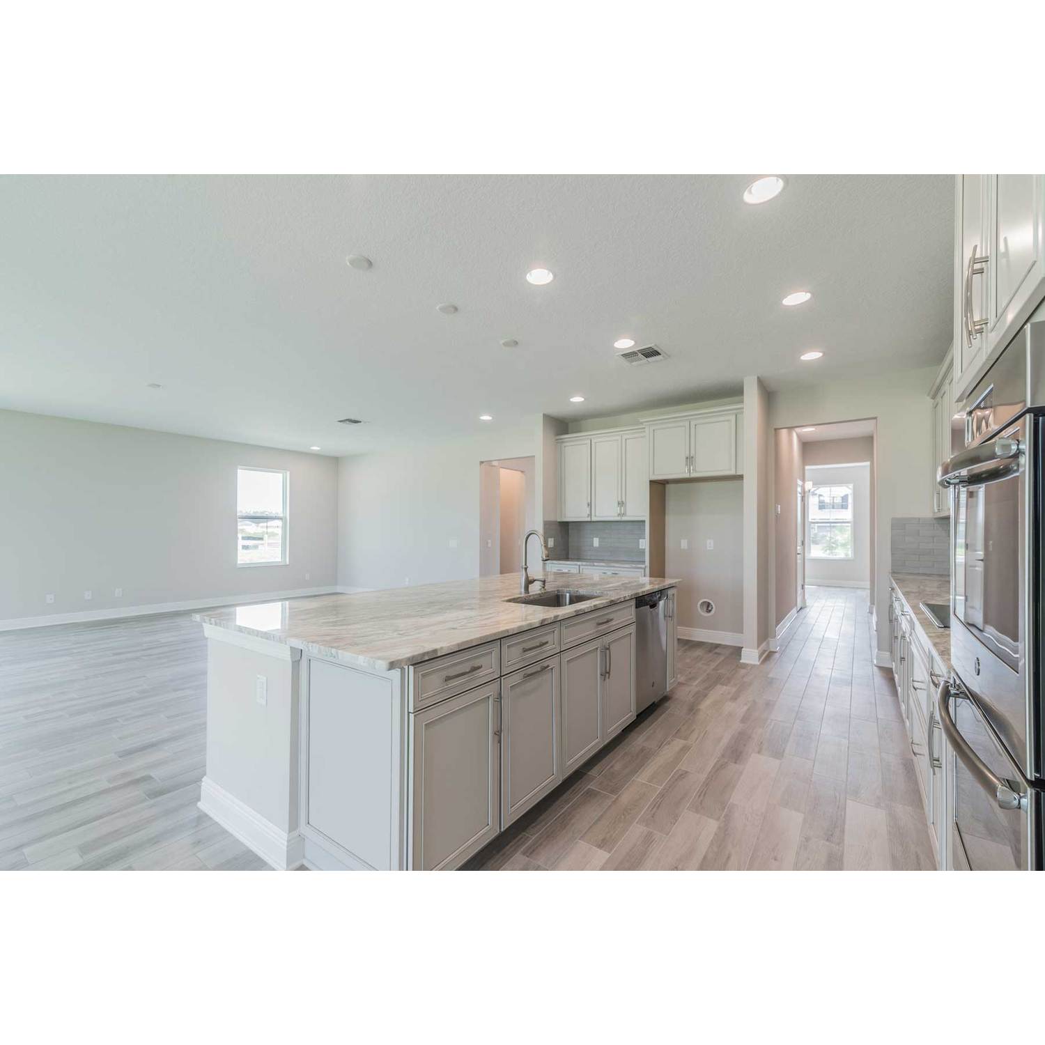 Photo of Grandshore II in Tampa, FL 33647