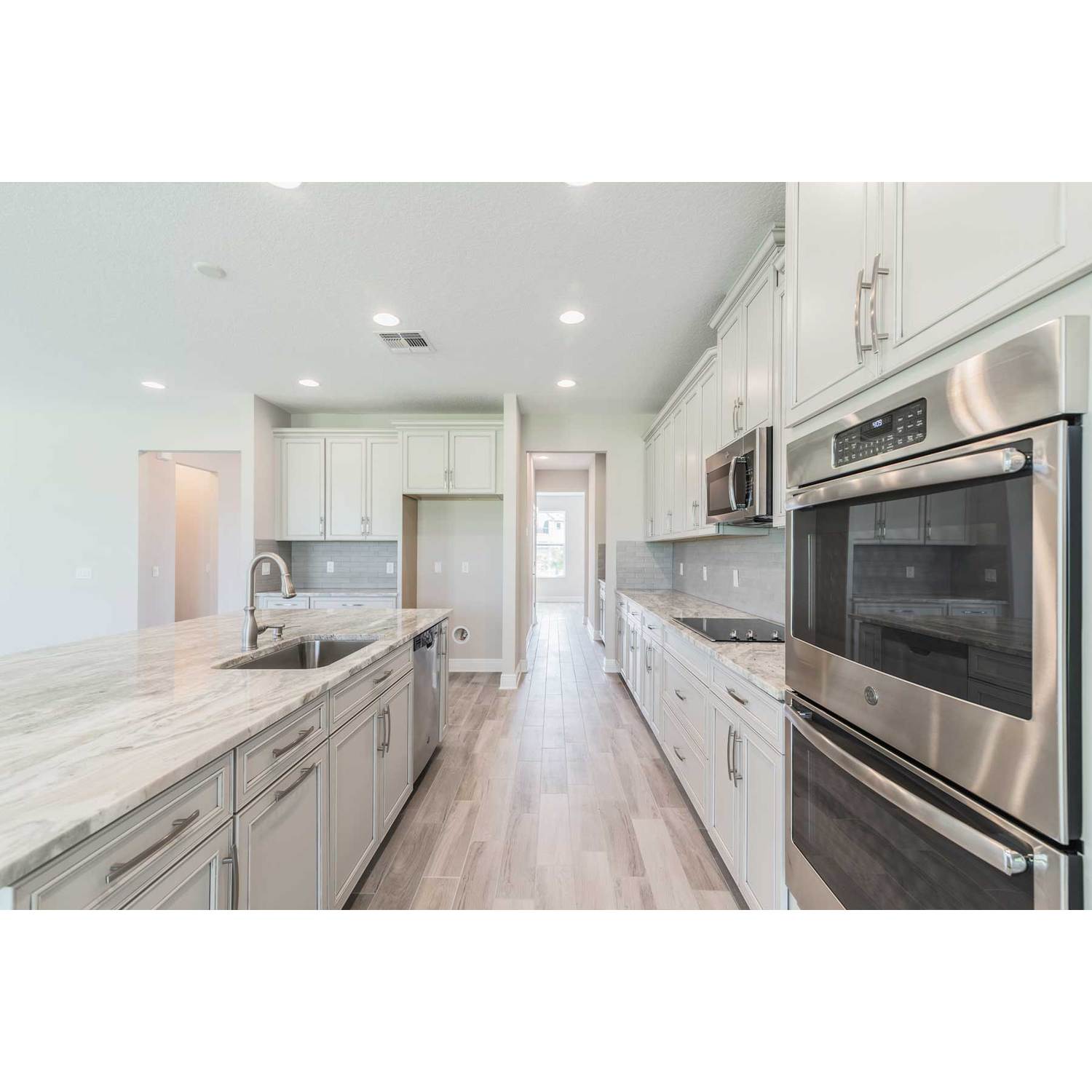 Photo of Grandshore II in Tampa, FL 33647