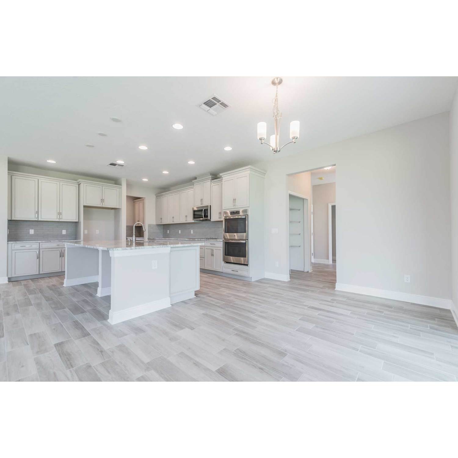 Photo of Grandshore II in Tampa, FL 33647