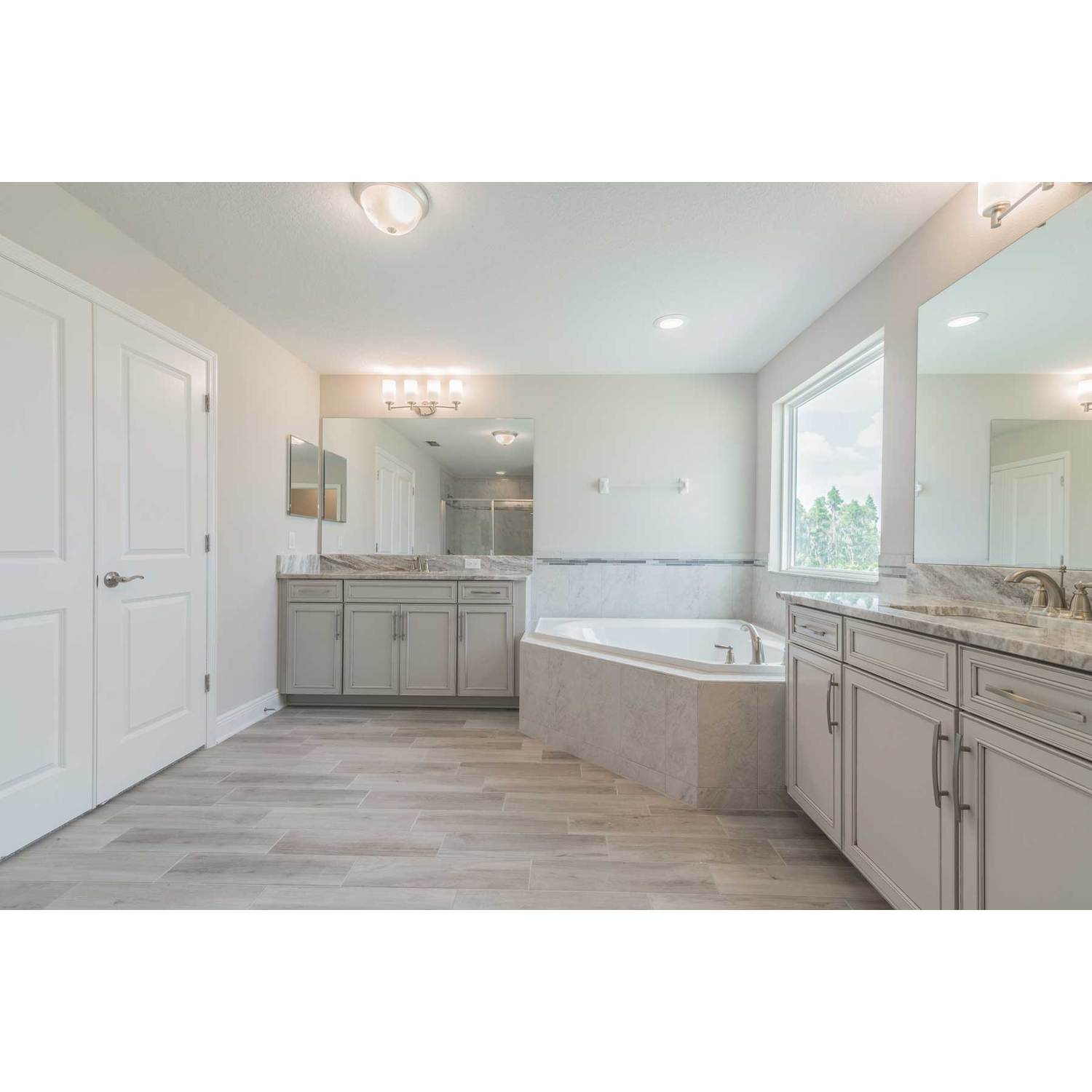 Photo of Grandshore II in Tampa, FL 33647
