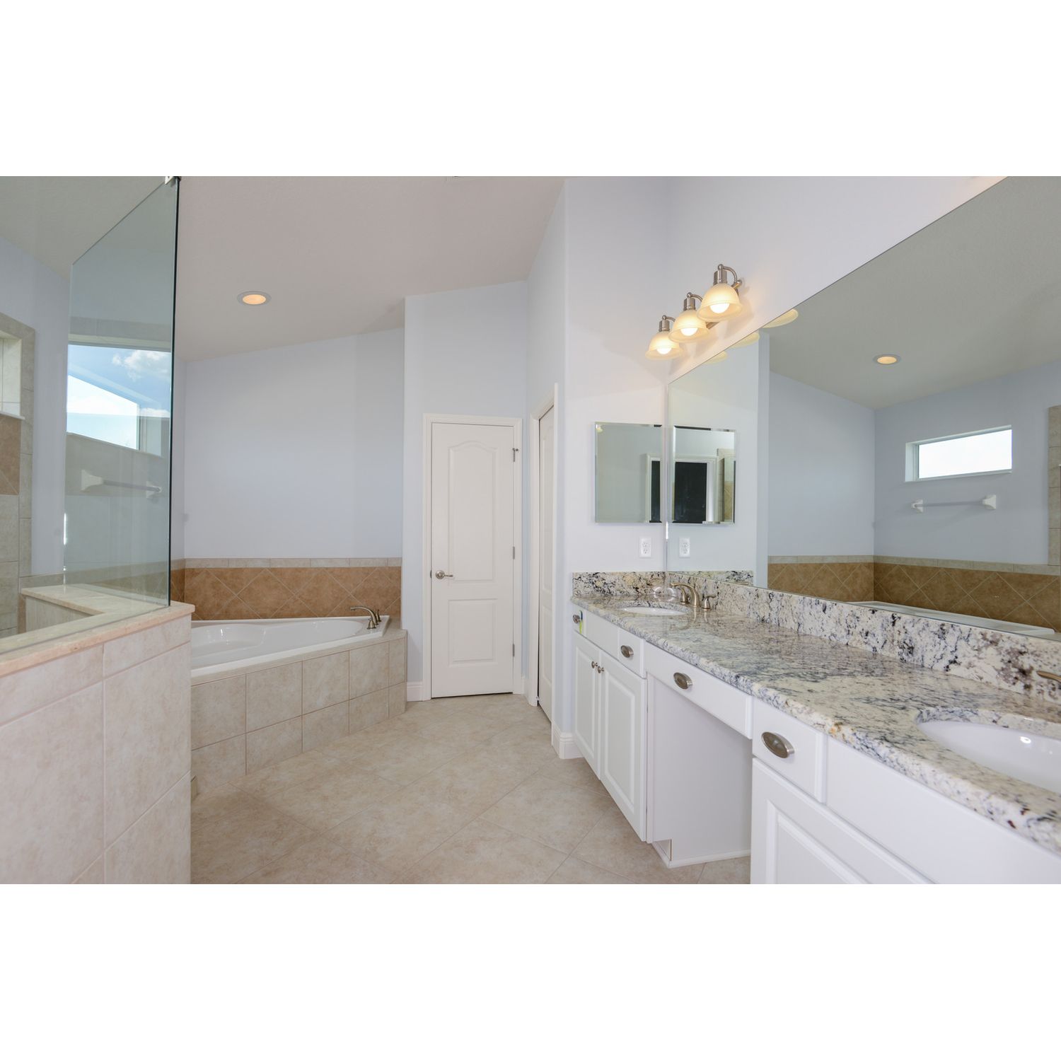 Photo of Lakeside Oaks Reserve in Tampa, FL 33618