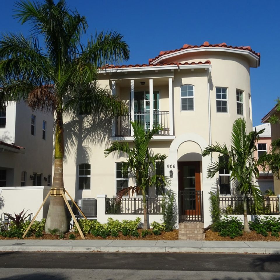 Photo of Dana in Fort Lauderdale, FL 33304