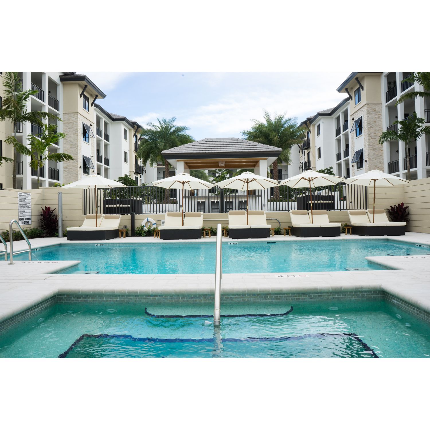 Photo of Naples Square in Naples, FL 34102
