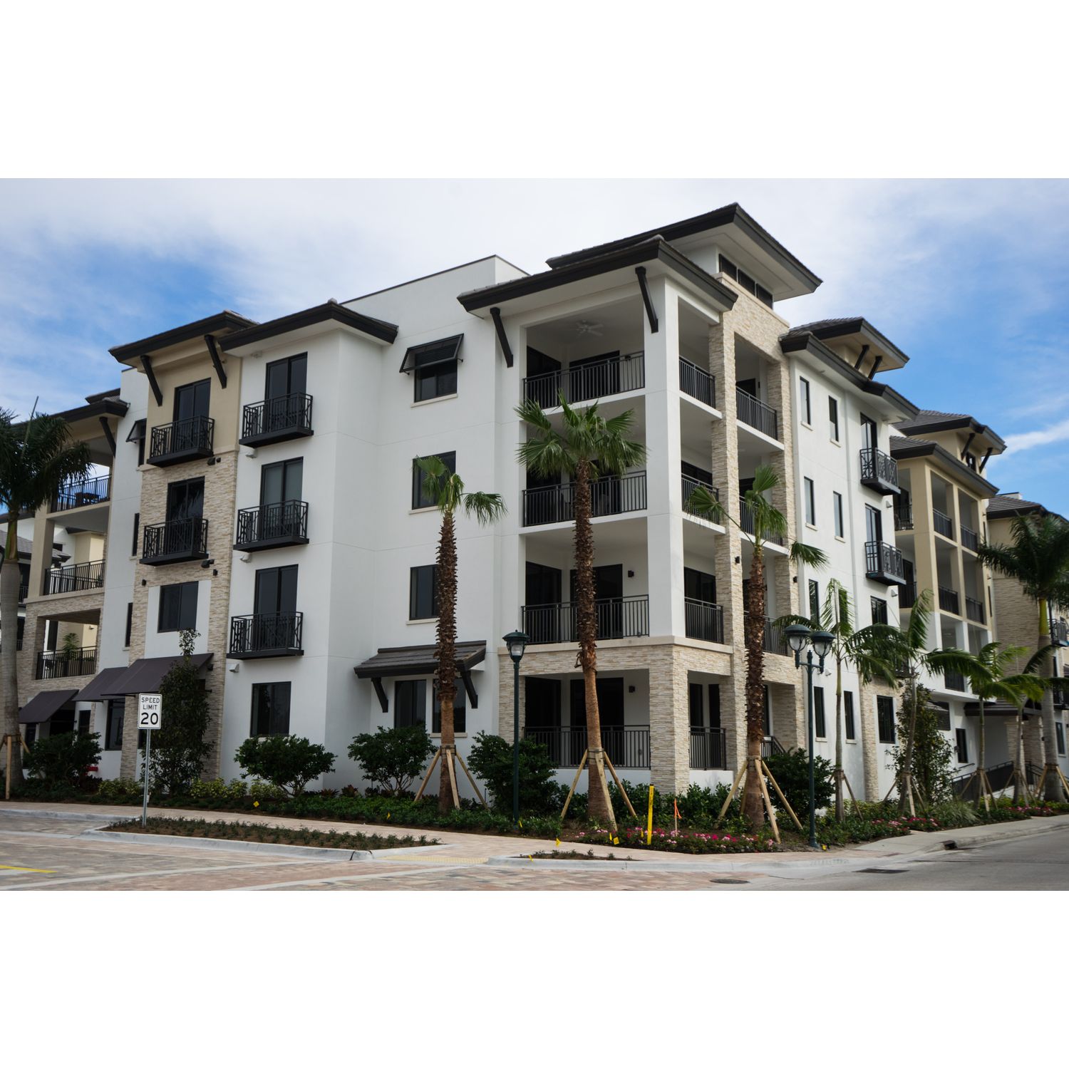 Photo of Naples Square in Naples, FL 34102