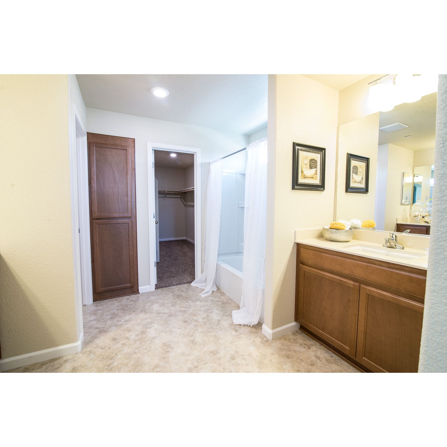 Photo of Residence 4 in Sacramento, CA 95823