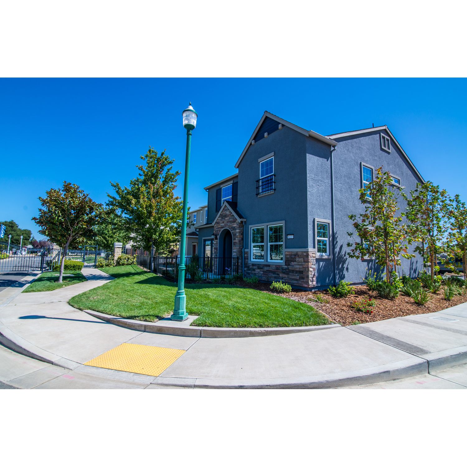 Photo of Residence 4 in Sacramento, CA 95823